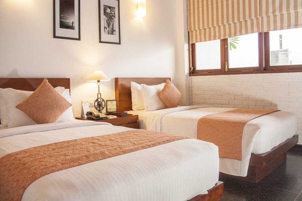 Colombo Court Hotel & Spa Exterior photo