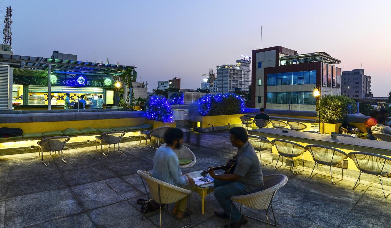Colombo Court Hotel & Spa Exterior photo